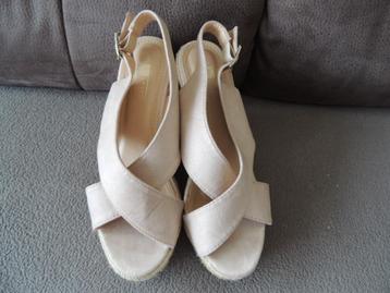 Chaussure - Pointure 39 - Sandales rose clair beschikbaar voor biedingen