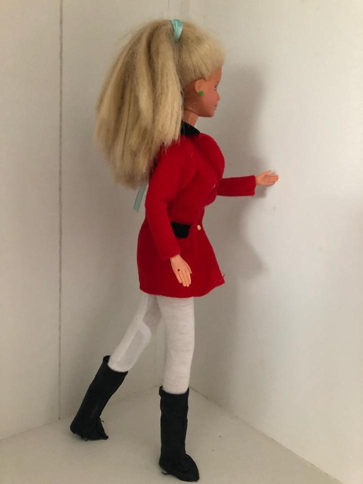 Barbie 1997 | Equestrian Amazone #18198 | Vêtements et chaus, Collections, Poupées, Comme neuf, Vêtements, Enlèvement ou Envoi