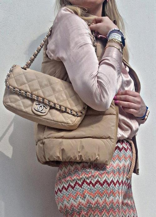Chanel Flap Bag - Beige - Authentiek, Handtassen en Accessoires, Tassen | Schoudertassen, Zo goed als nieuw, Beige, Leer, Ophalen
