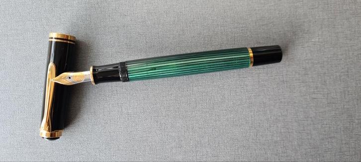Pelikan M400 Vulpen SOUVERÄN 14k bicolor punt M., Verzamelen, Pennenverzamelingen, Zo goed als nieuw, Vulpen, Overige merken, Met doosje