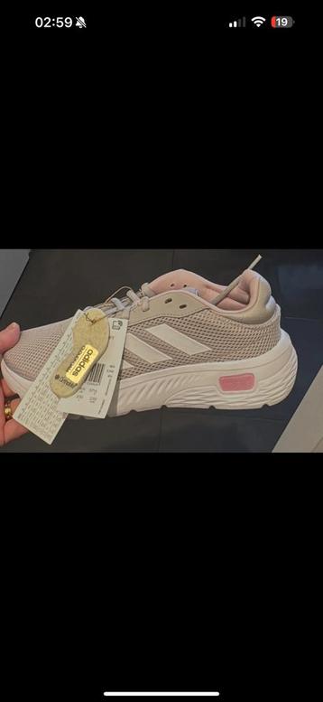 Adidas cloudfoam comfy dames beschikbaar voor biedingen