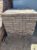 GRATIS aangeboden: 1 m³ betonklinkers, Tuin en Terras, Tegels en Klinkers, Ophalen, Beton, 10 m² of meer, Klinkers