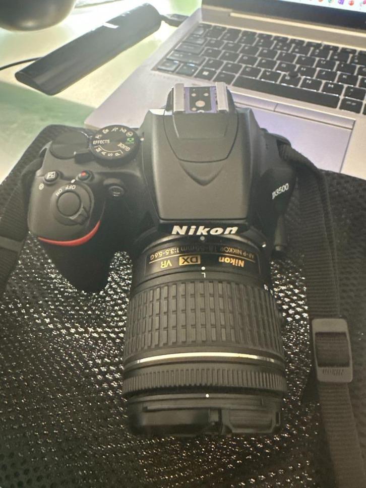 Nikon D3500 DSLR + 18-55mm VR Lens - Excellent Condition, Audio, Tv en Foto, Fotocamera's Digitaal, Zo goed als nieuw, Spiegelreflex