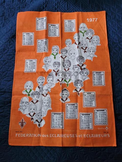 ancien calendrier torchon tissu vintage 1977, Divers, Calendriers, Comme neuf, Calendrier annuel, Enlèvement ou Envoi