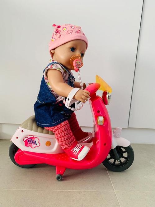 Babyborn pop met scooter en kleding!, Kinderen en Baby's, Speelgoed | Poppen, Zo goed als nieuw, Babypop, Ophalen