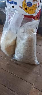 2 zakjes schapenwol om te spinnen of als dekbed, Hobby en Vrije tijd, Ophalen