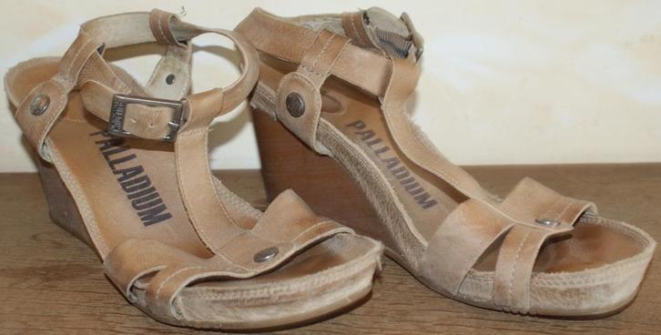 PALLADIUM lichtbruine sleehak sandalen M40 *** ALS NIEUW ***, Kleding | Dames, Schoenen, Zo goed als nieuw, Sandalen of Muiltjes