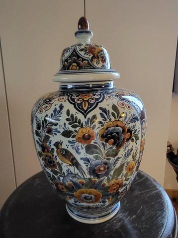 Polychrome dekselvaas OUD  beschikbaar voor biedingen
