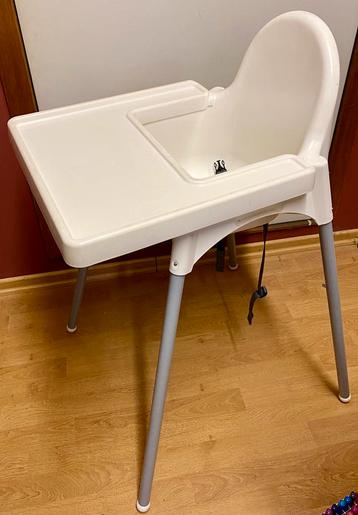 Ikea Kinderstoel met tafeltje beschikbaar voor biedingen