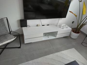 TV meubel.  beschikbaar voor biedingen