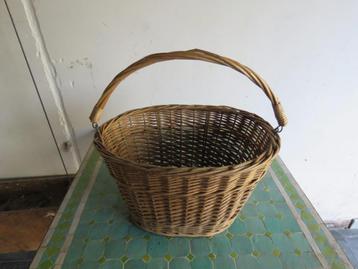 Fietsmand riet beschikbaar voor biedingen