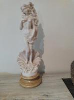 Groot zwaar venusbeeld, Ophalen