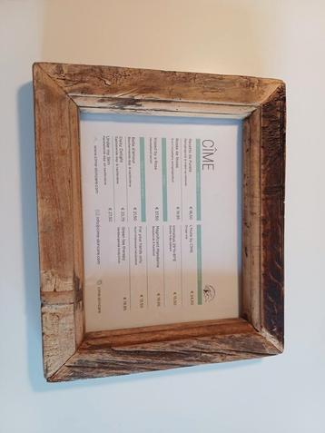 Authentieke houten foto kader met glas beschikbaar voor biedingen