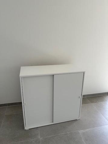Ikea kast met schuifdeuren en legplanken beschikbaar voor biedingen