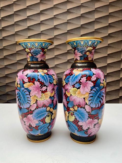 Een paar Chinese Cloisonné vazen, Antiek en Kunst, Antiek | Vazen, Ophalen of Verzenden