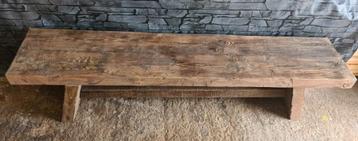 Uniek bankje / sidetable in oud-look beschikbaar voor biedingen