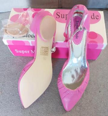 Chaussures ouvertes rose 39 NEUVES beschikbaar voor biedingen