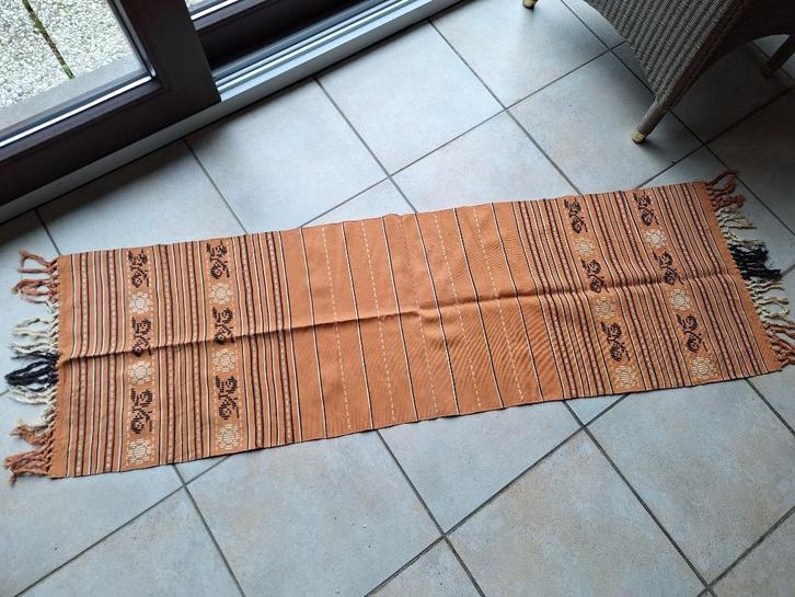 Chemin de table ancien (fabriqué à la main en Roumanie)., Maison & Meubles, Nappes, Comme neuf, Rectangle, Intérieur, Envoi