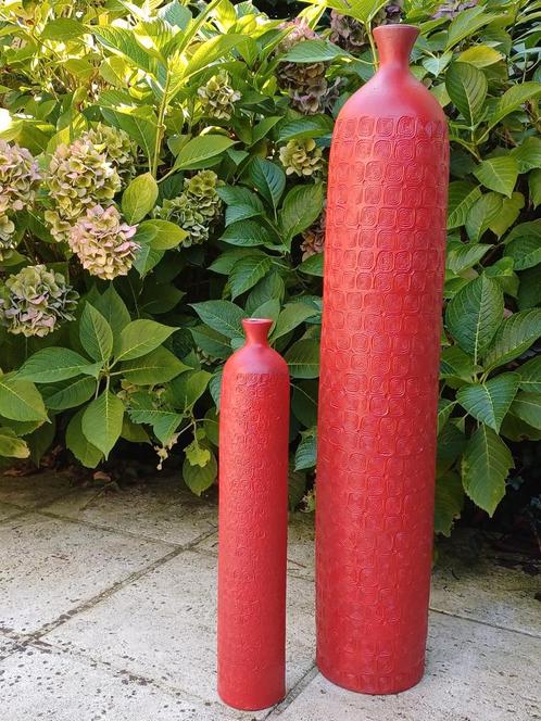 2 vases en poterie vintage rétro rouges, Maison & Meubles, Accessoires pour la Maison | Vases, Comme neuf, Rouge, 75 cm ou plus