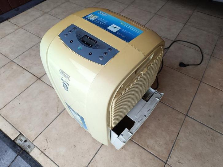 50€ Delonghi DH300P 30 liter luchtontvochtiger - pompsysteem, Elektronische apparatuur, Luchtbehandelingsapparatuur, Zo goed als nieuw