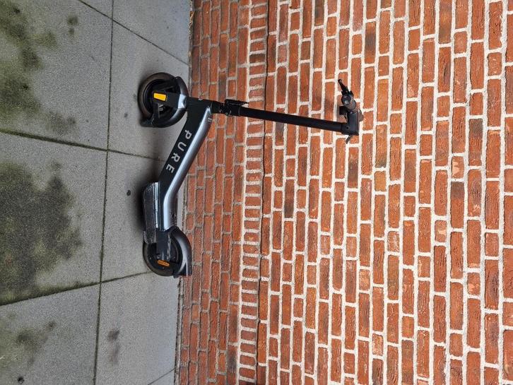 Pure Advance +, Fietsen en Brommers, Steps, Gebruikt, Elektrische step (E-scooter), Ophalen
