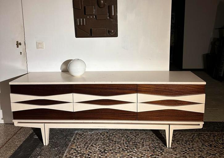 Buffet emblématique des années 1950 - placage de palissandre, Maison & Meubles, Armoires | Mobilier de télévision, Utilisé, Moins de 100 cm