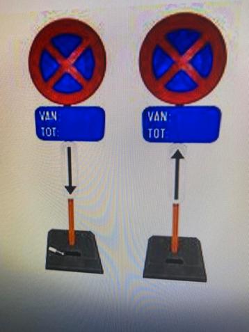 Te huur: parkeerverbodsborden met voet beschikbaar voor biedingen