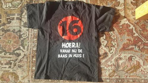 Sweet 16 setje : T-shirt, drinktas en vlaggetjes, Hobby en Vrije tijd, Feestartikelen, Gebruikt, Ophalen of Verzenden
