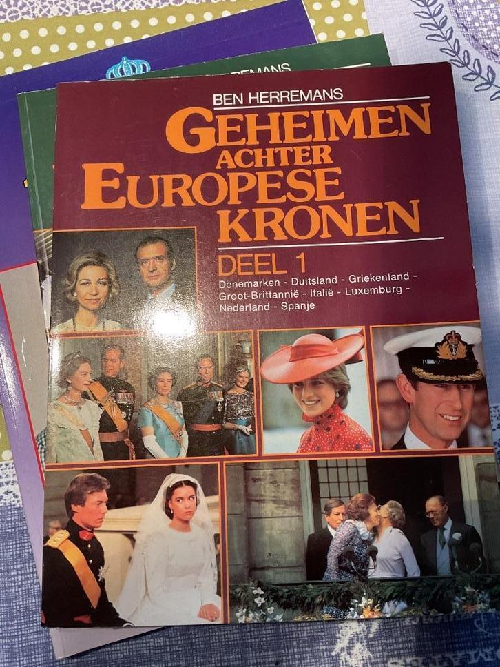 Verschillende boeken van het koningshuis, Verzamelen, Koningshuis en Royalty, Gebruikt, Tijdschrift of Boek, Ophalen of Verzenden