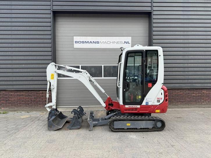 Takeuchi TB216 minigraver BJ 2024 140 uur, Articles professionnels, Machines & Construction | Grues & Excavatrices, Excavatrice