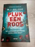 M.J. Arlidge - Pluk een roos, Enlèvement, Comme neuf, M.J. Arlidge