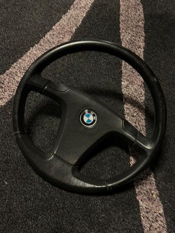 Bmw e24 volant original tres bon etat beschikbaar voor biedingen