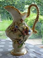 vase élégant style Capodimonte, Antiquités & Art, Antiquités | Porcelaine, Enlèvement ou Envoi