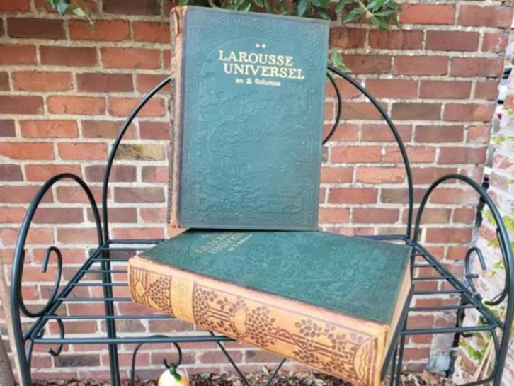 2 Antieke Boeken "​De Larousse Universel" - (1922–1923), Antiek en Kunst, Antiek | Boeken en Manuscripten, Ophalen of Verzenden