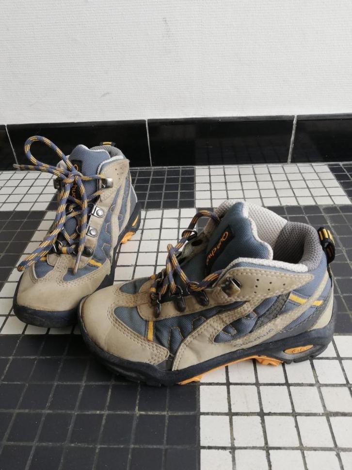 wandelschoenen Quechua 29, Kinderen en Baby's, Kinderkleding | Schoenen en Sokken, Gebruikt, Sportschoenen, Jongen of Meisje, Ophalen of Verzenden