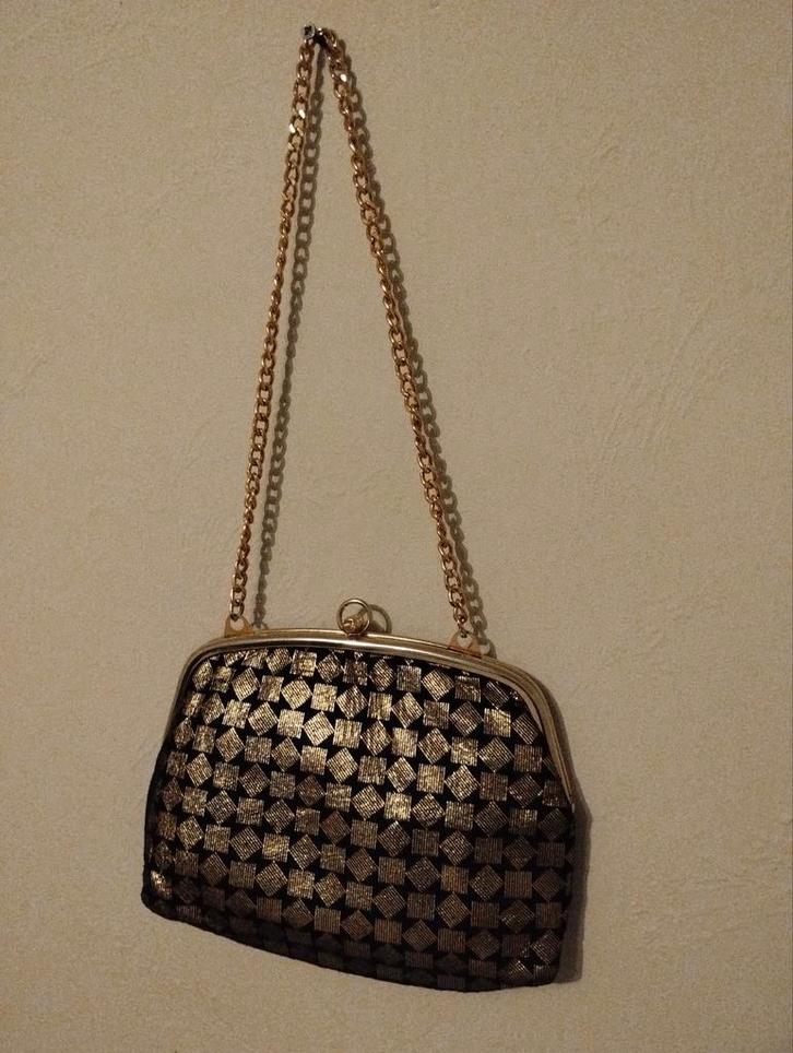 Avondtasje zwart leder met goudkleurig patroon...0478028005, Handtassen en Accessoires, Toilettassen, Zo goed als nieuw, Zwart