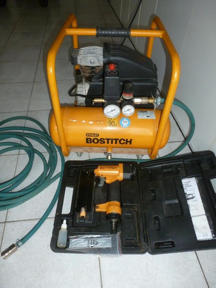 compressor met nietpistool/tacker, Doe-het-zelf en Bouw, Compressors, Zo goed als nieuw, 6 tot 10 bar, Minder dan 25 liter, Mobiel