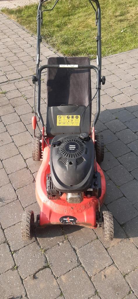 tondeuse thermique zelftrek, Tuin en Terras, Grasmaaiers, Gebruikt, Benzine-grasmaaier, 30 t/m 39 cm, Cirkelmaaier, Opvangzak