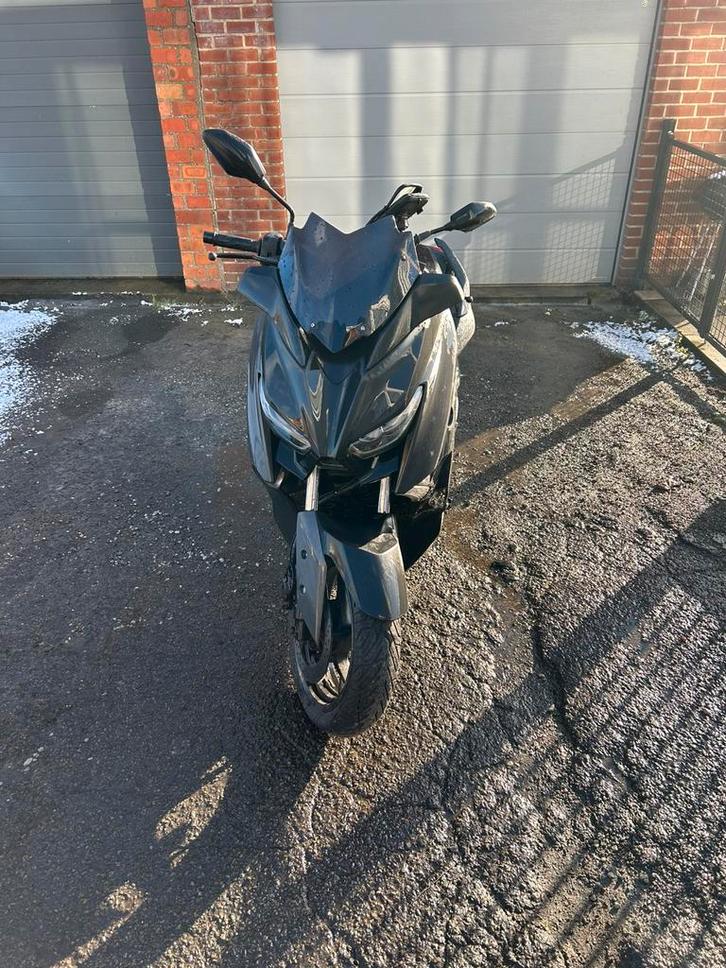 Xmax 125 Akrapovic, Vélos & Vélomoteurs, Scooters | Yamaha, Comme neuf, Essence, Enlèvement