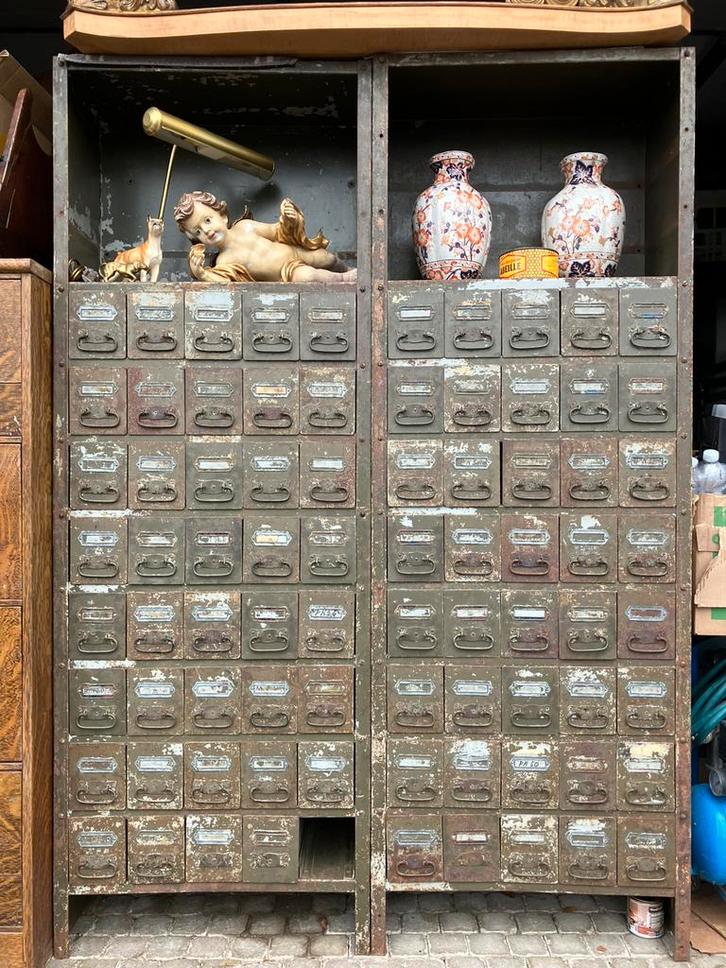 2 dezelfde grote vintage industriële Ladekasten, Huis en Inrichting, Kasten | Ladekasten, Gebruikt, Ophalen