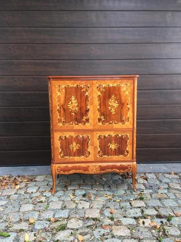 antieke Louis XV kast beschikbaar voor biedingen