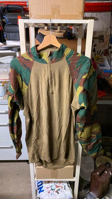 Chemise de combat militaire beschikbaar voor biedingen