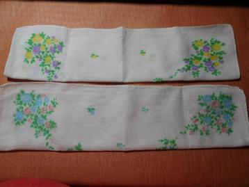 Set van 2 zakdoeken met bloemen