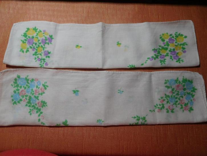 Lot de 2 mouchoirs fleuris, Bijoux, Sacs & Beauté, Accessoires Autre, Neuf, Enlèvement ou Envoi
