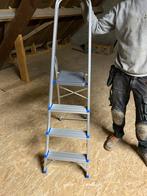 Gloednieuwe trapladder 3 treden, Doe-het-zelf en Bouw, Ladders en Trappen, Ophalen, Zo goed als nieuw