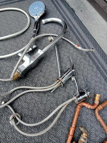 Lot robinet avec accessoires de cuivre