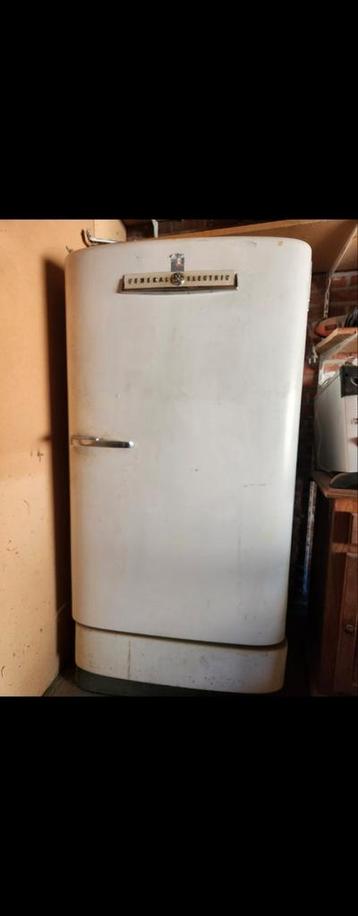 Oude amerikaanse koelkast  beschikbaar voor biedingen