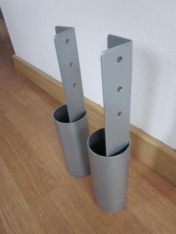 Twee aluminium poten - staanders