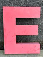 Lettre E en zinc rouge, lettre à pignon, Alost, Collections, Marques & Objets publicitaires, Utilisé, Enlèvement ou Envoi, Panneau publicitaire
