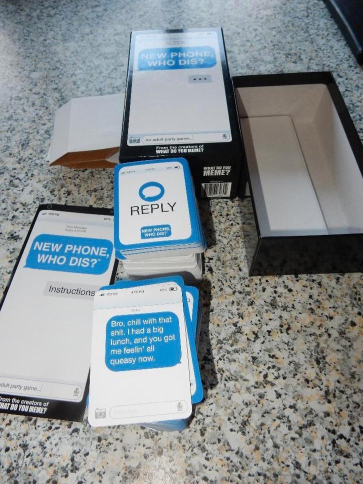 nr.58 - New phone, who dis - gezelschapsspel, Hobby & Loisirs créatifs, Jeux de société | Autre, Comme neuf, Enlèvement ou Envoi